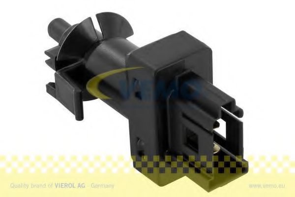 V30-73-0142 Comutator, actionare ambreiaj (Tempomat) VEMO 