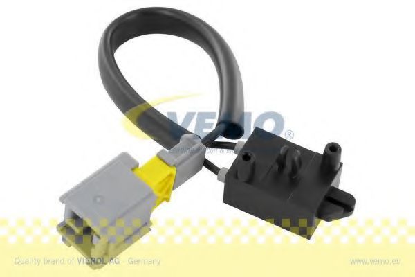 V42-73-0009 Comutator, actionare ambreiaj (Tempomat) VEMO 